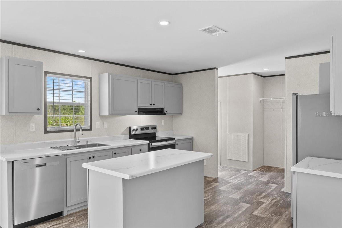 Image 17 of 36 For 11975 227th Place