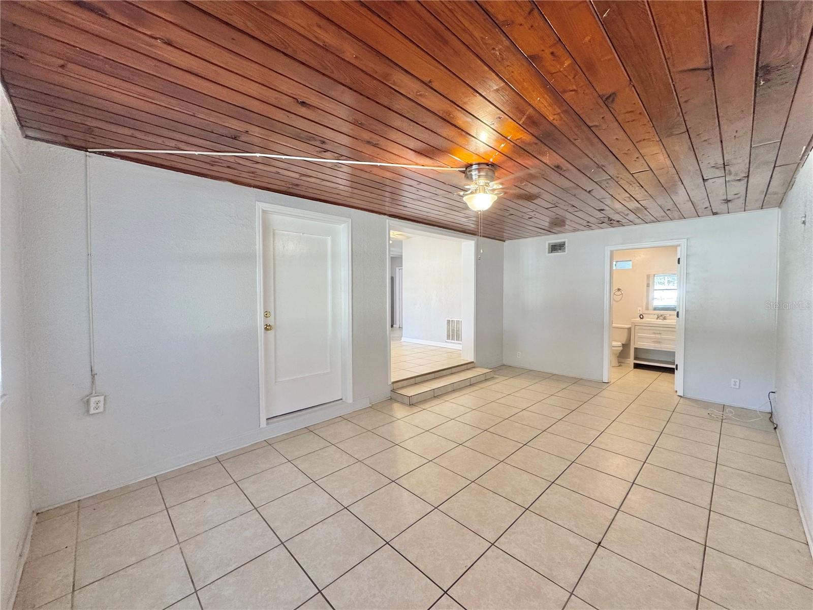 Image 16 of 28 For 3102 Elm Street