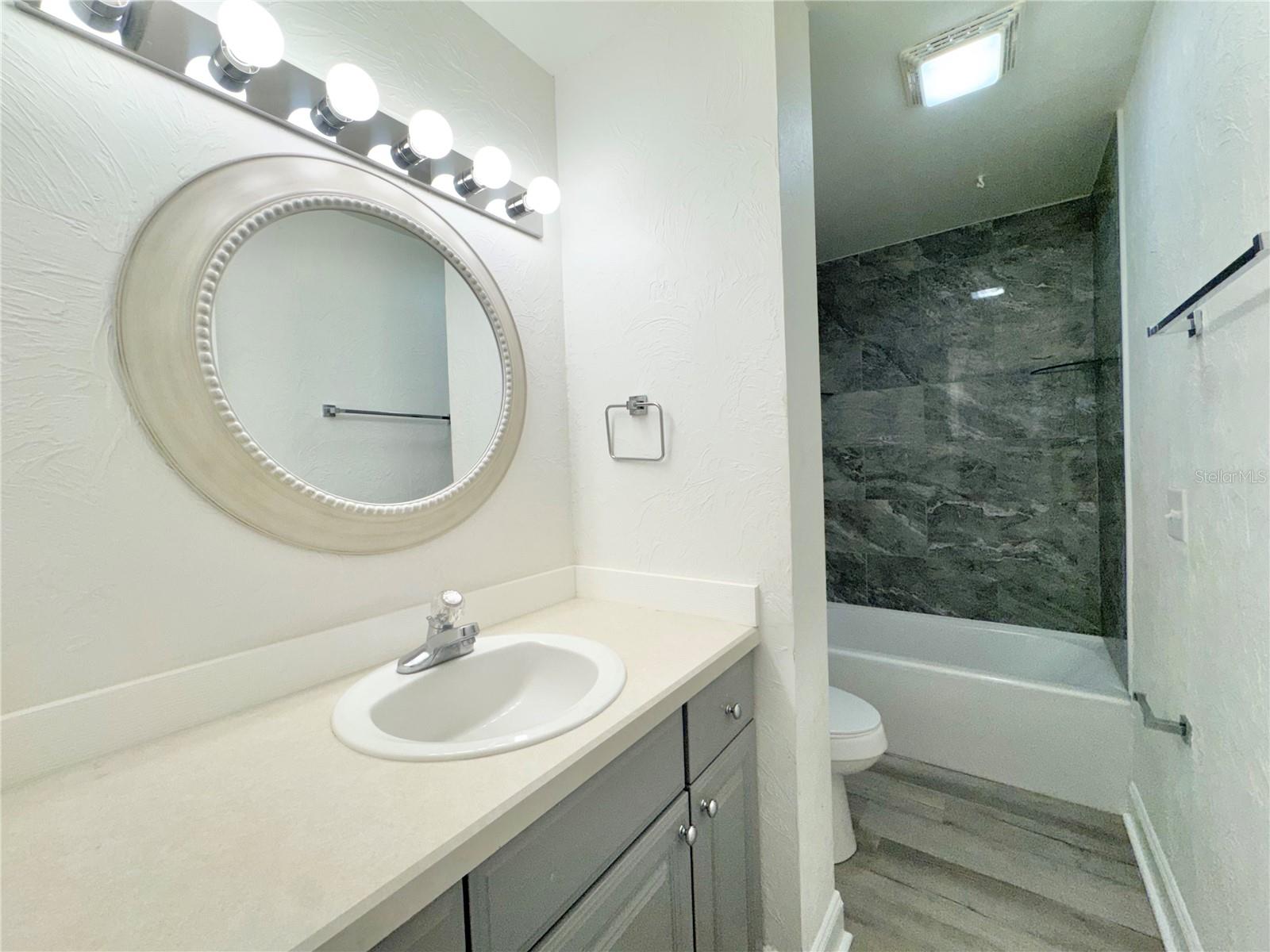 Image 18 of 29 For 1390 10th Court Ne