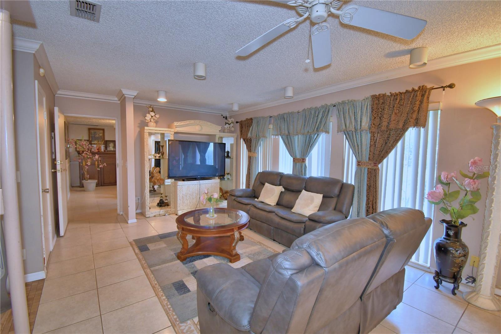 Image 18 of 67 For 201 Lake Bonny Drive E