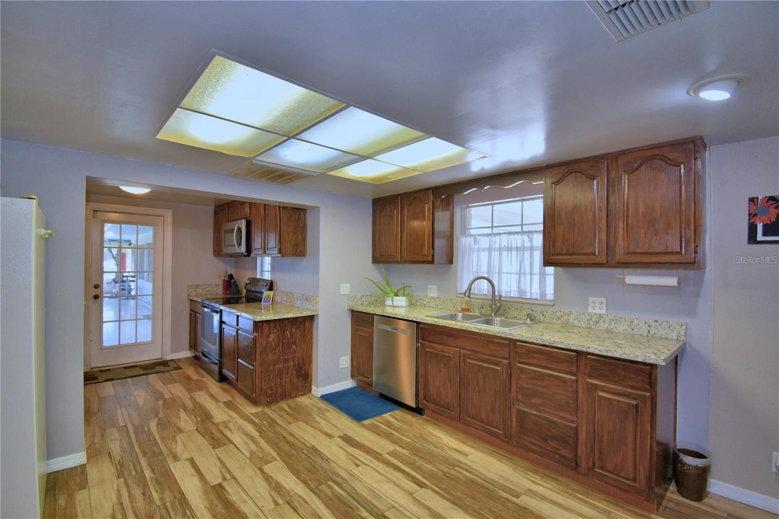 Image 21 of 67 For 201 Lake Bonny Drive E