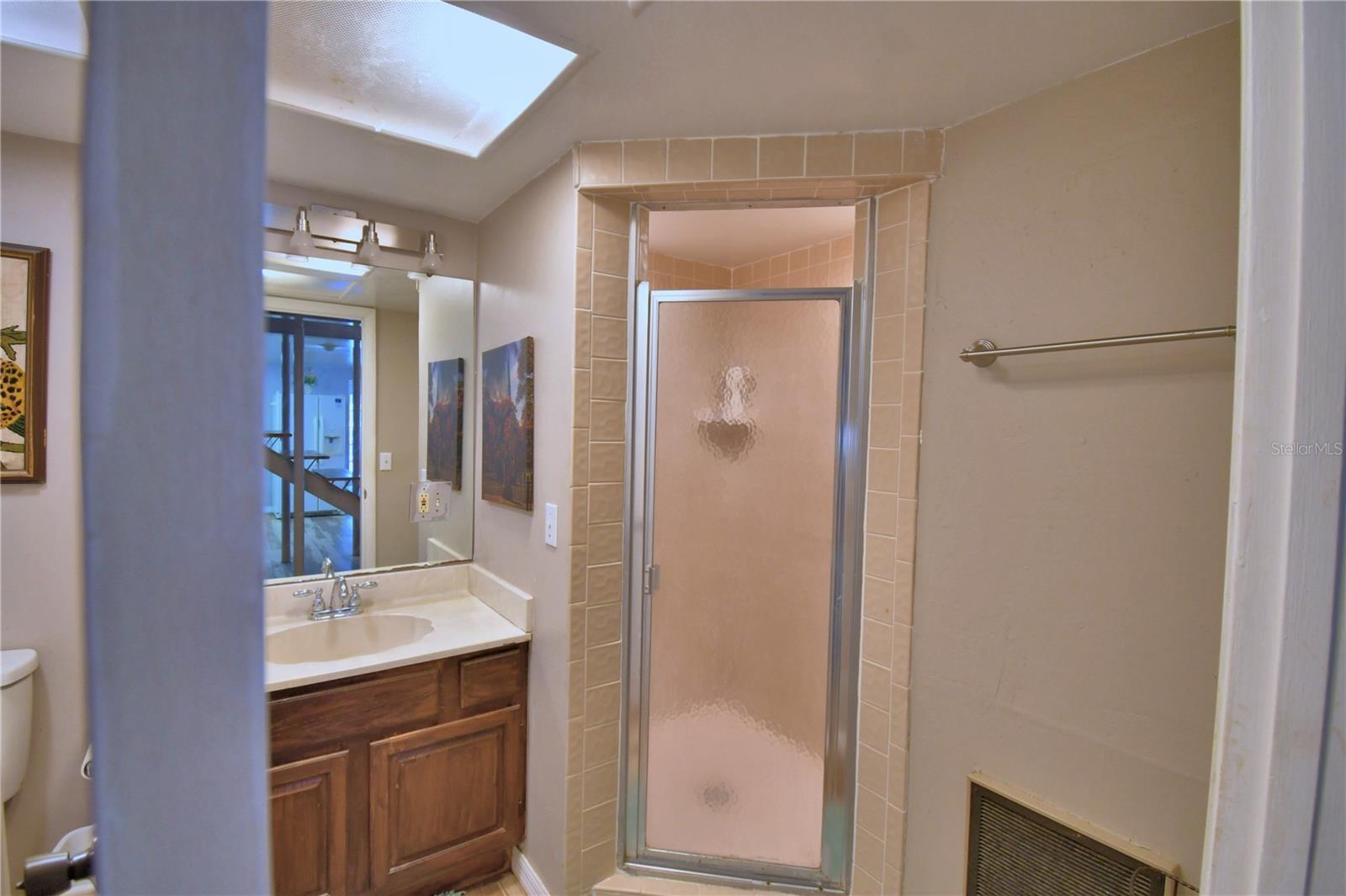 Image 26 of 67 For 201 Lake Bonny Drive E