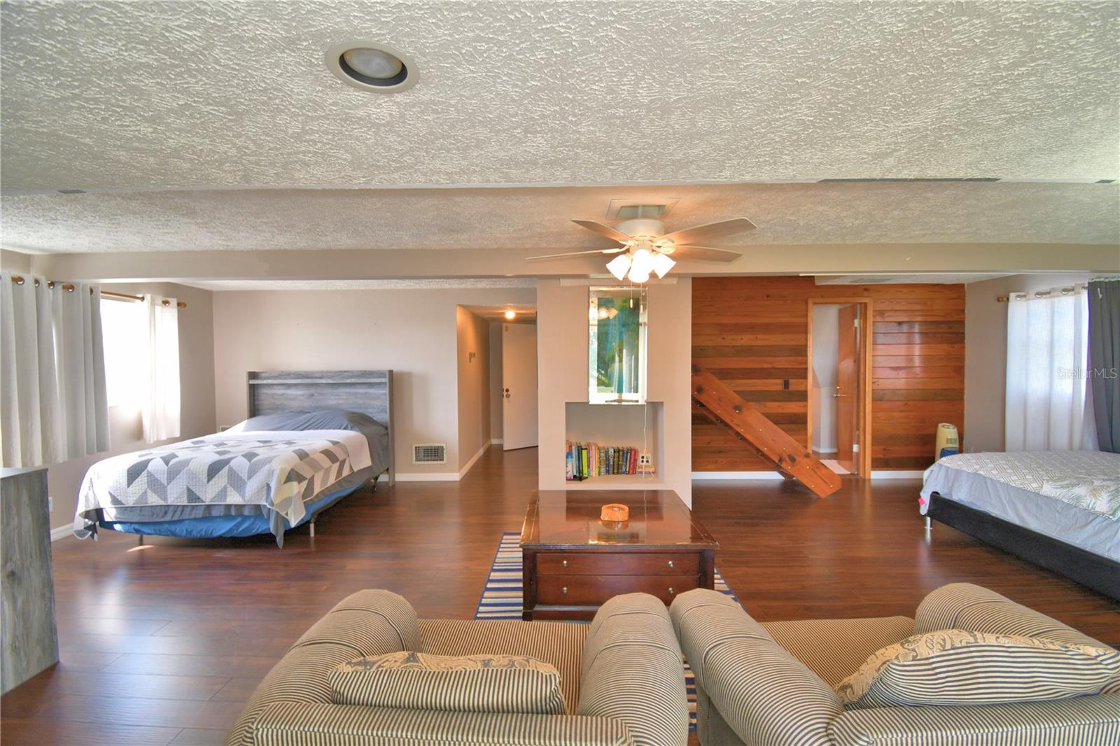 Image 32 of 67 For 201 Lake Bonny Drive E