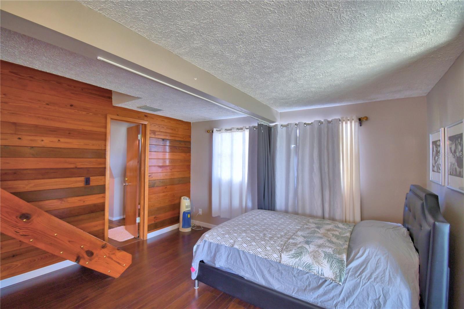 Image 35 of 67 For 201 Lake Bonny Drive E