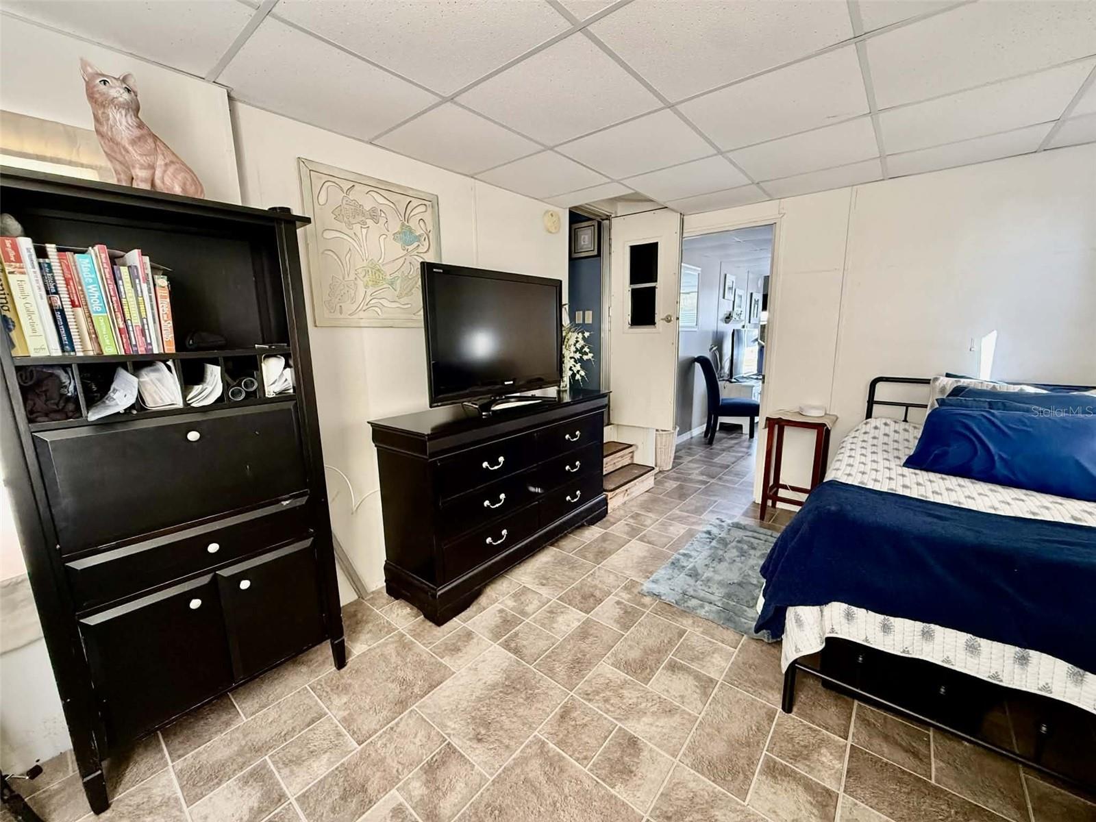 Image 10 of 21 For 7041 Fairview Village Circle