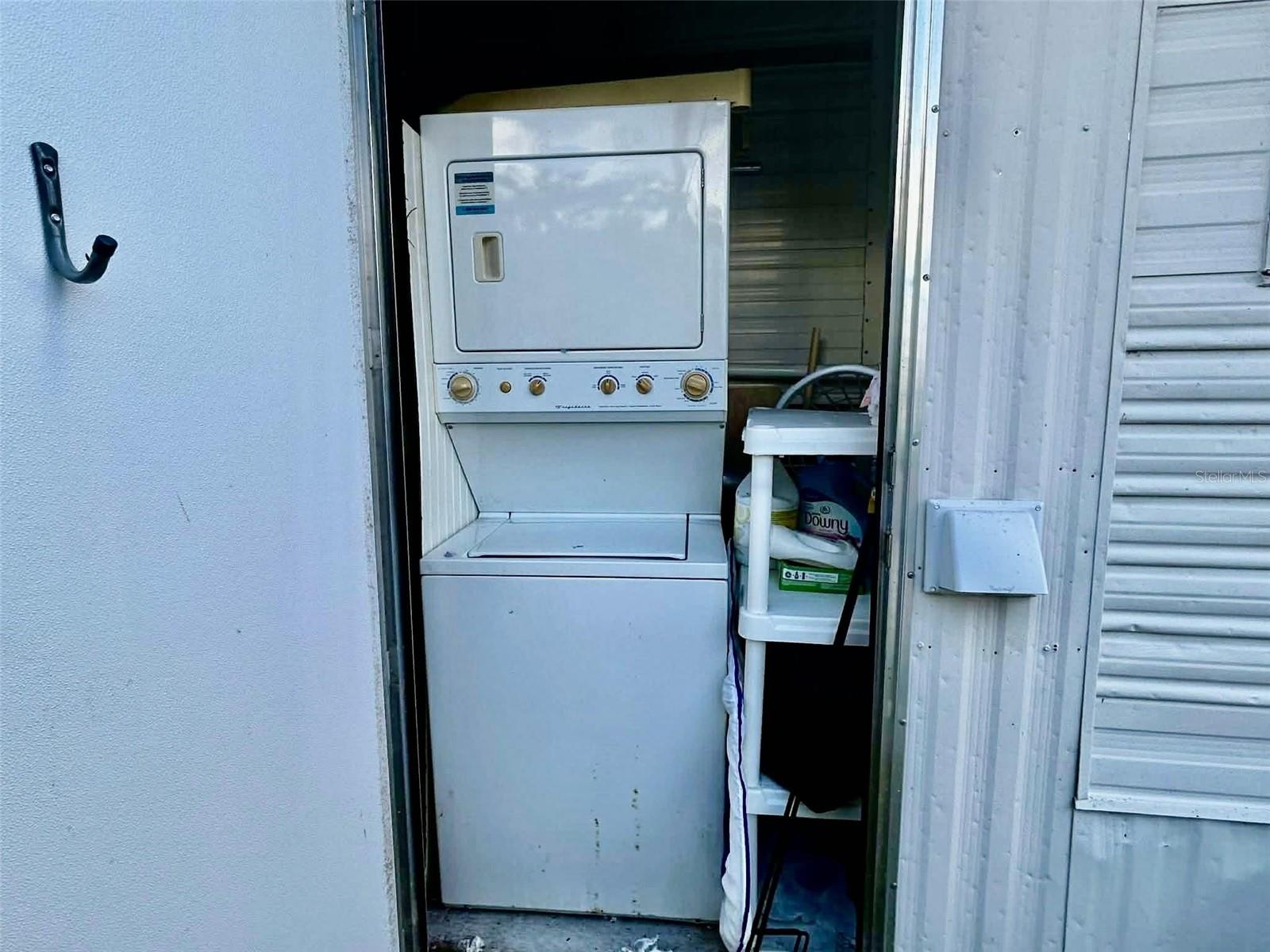 Image 14 of 21 For 7041 Fairview Village Circle