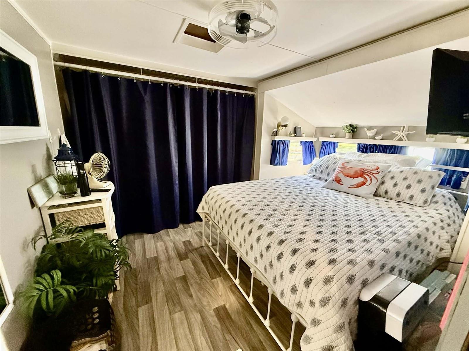 Image 8 of 21 For 7041 Fairview Village Circle