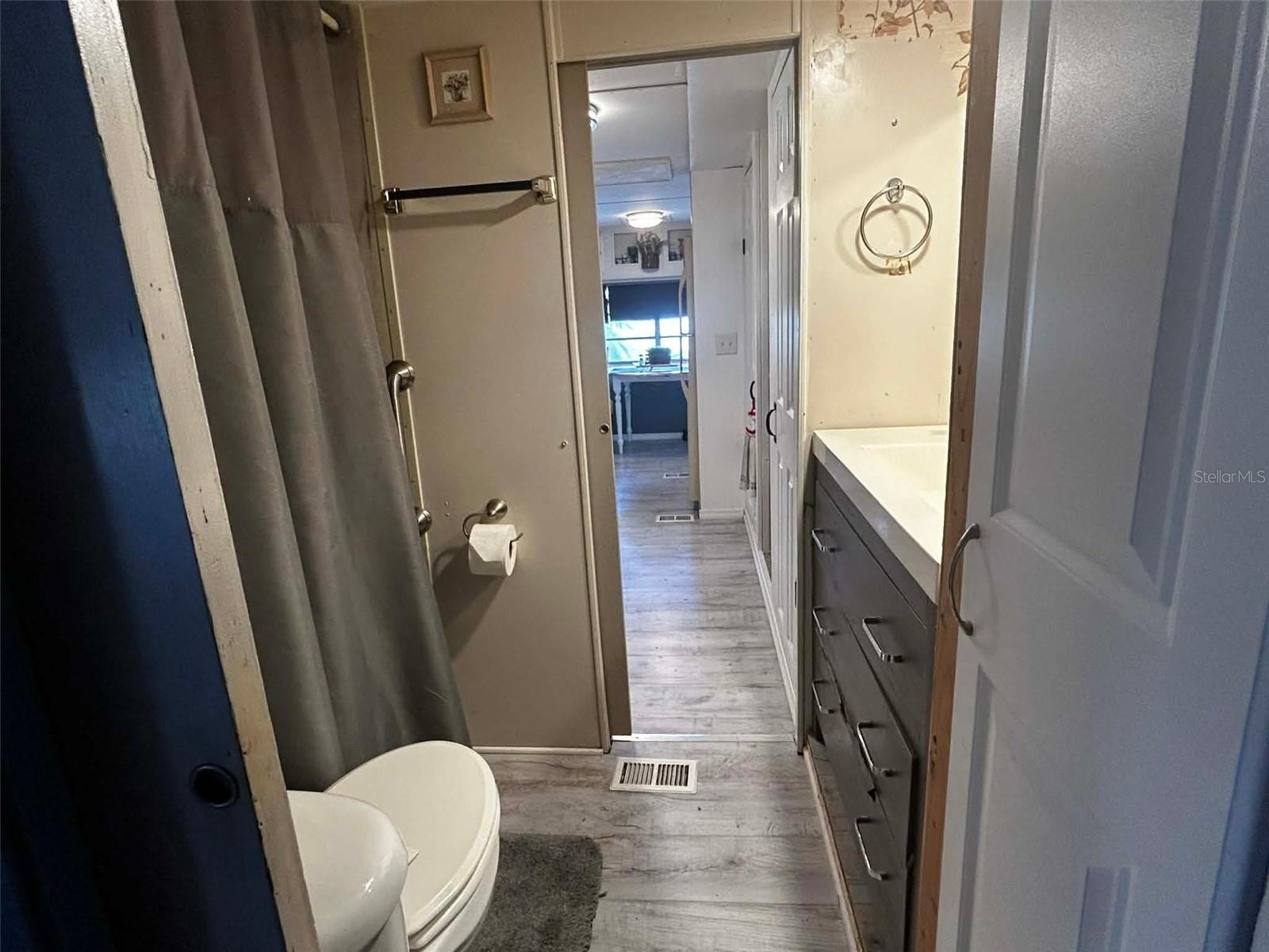 Image 9 of 21 For 7041 Fairview Village Circle