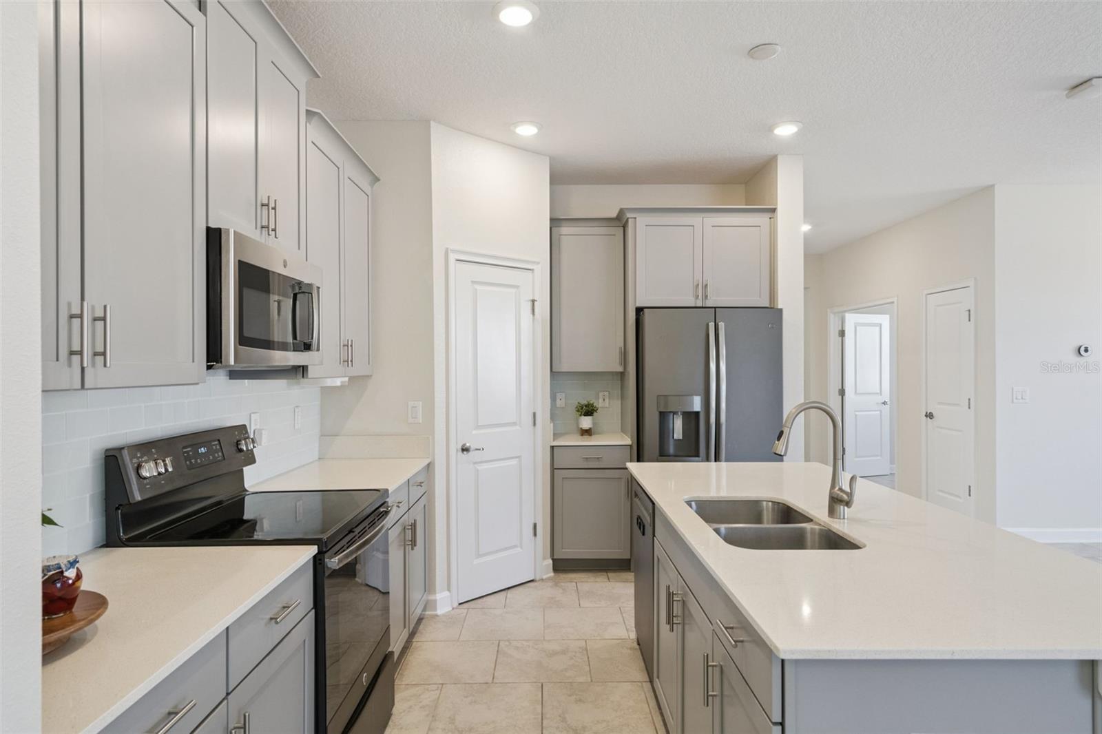 Image 10 of 57 For 2733 Attwater Loop