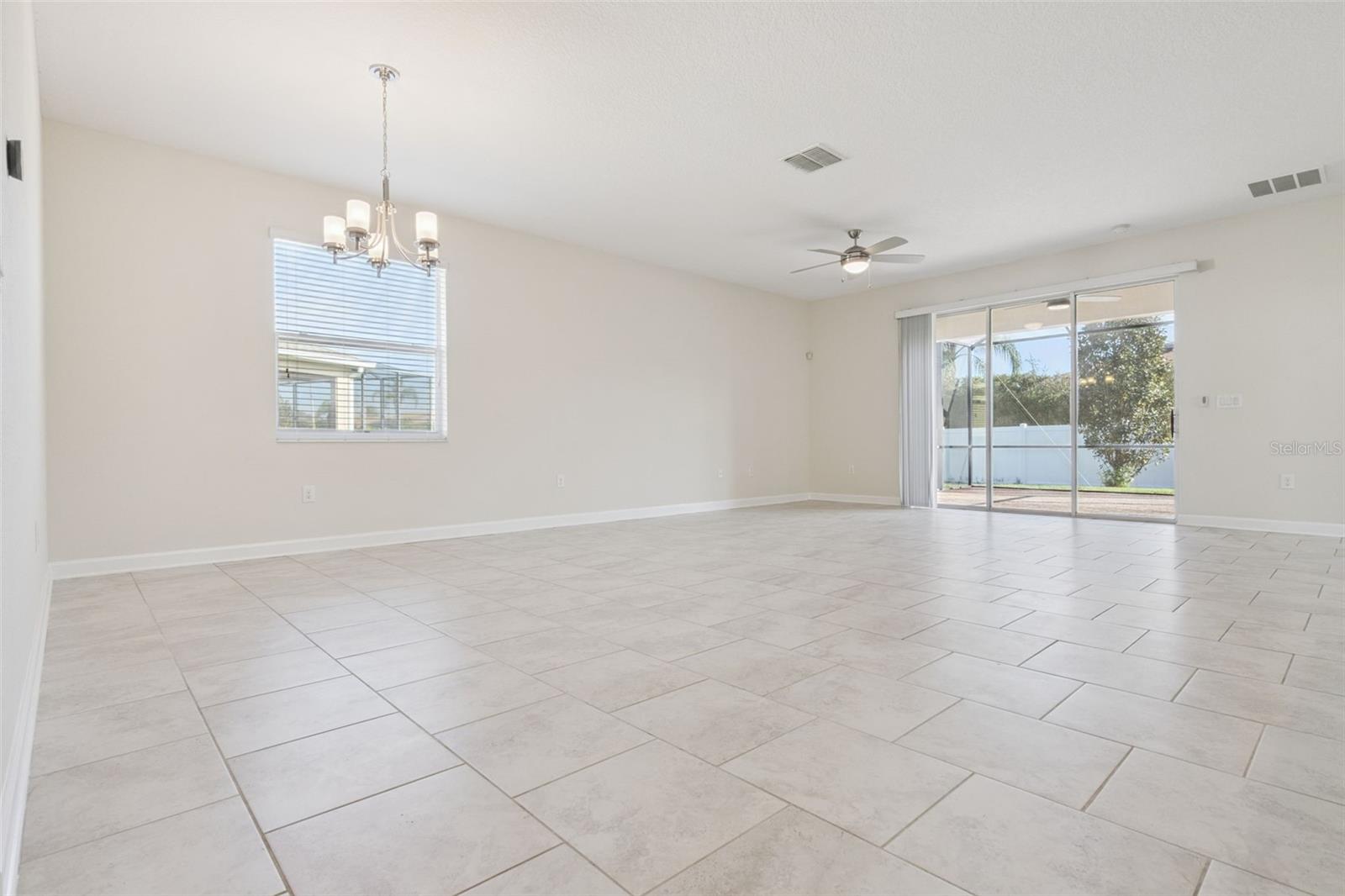 Image 14 of 57 For 2733 Attwater Loop