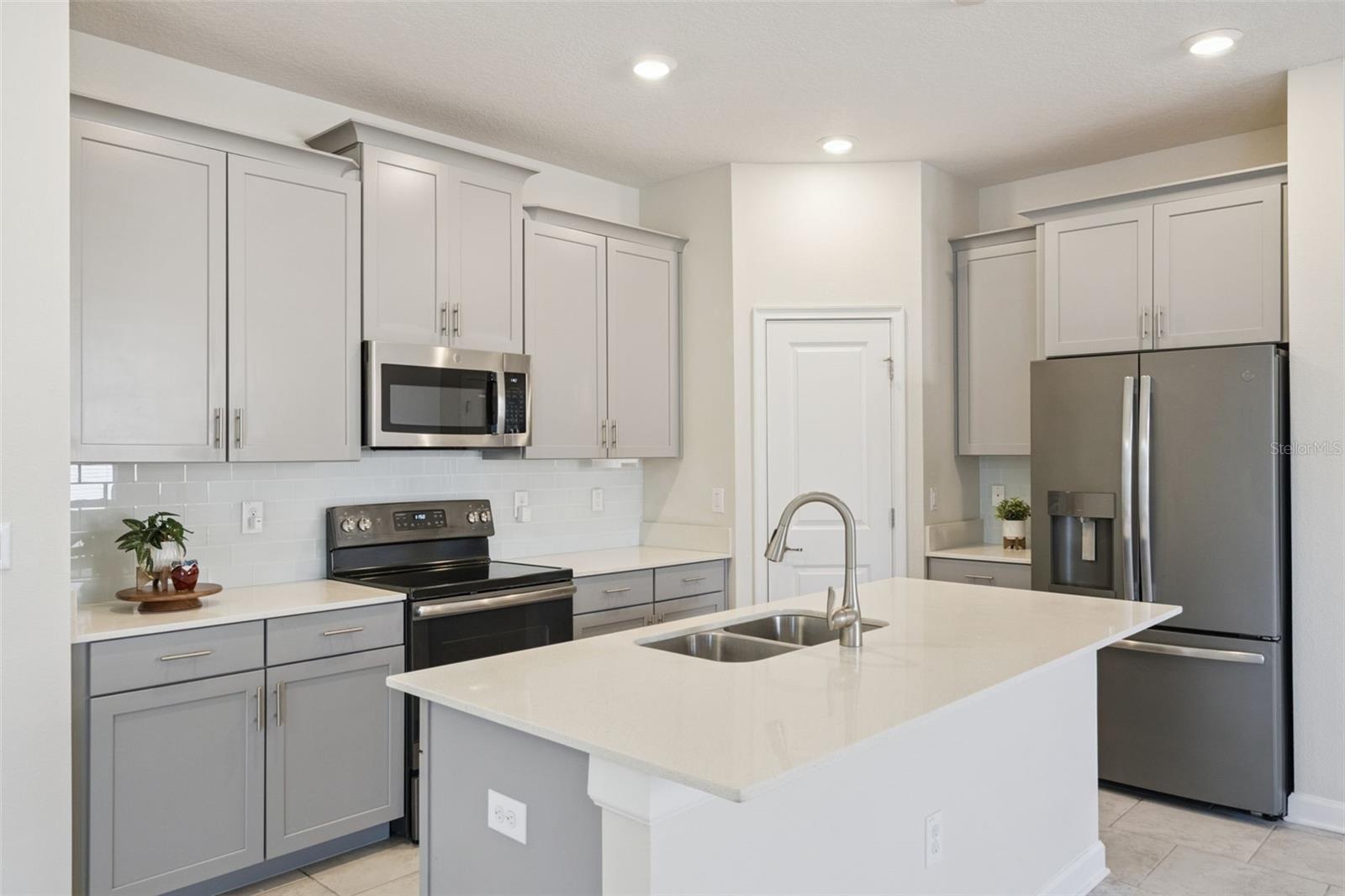 Image 8 of 57 For 2733 Attwater Loop