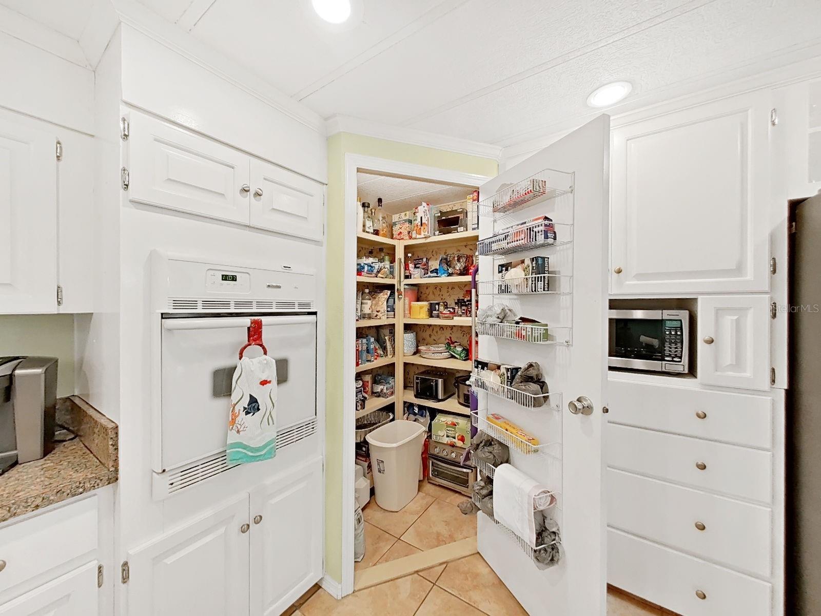 Image 21 of 48 For 1570 Heather Hill Dr