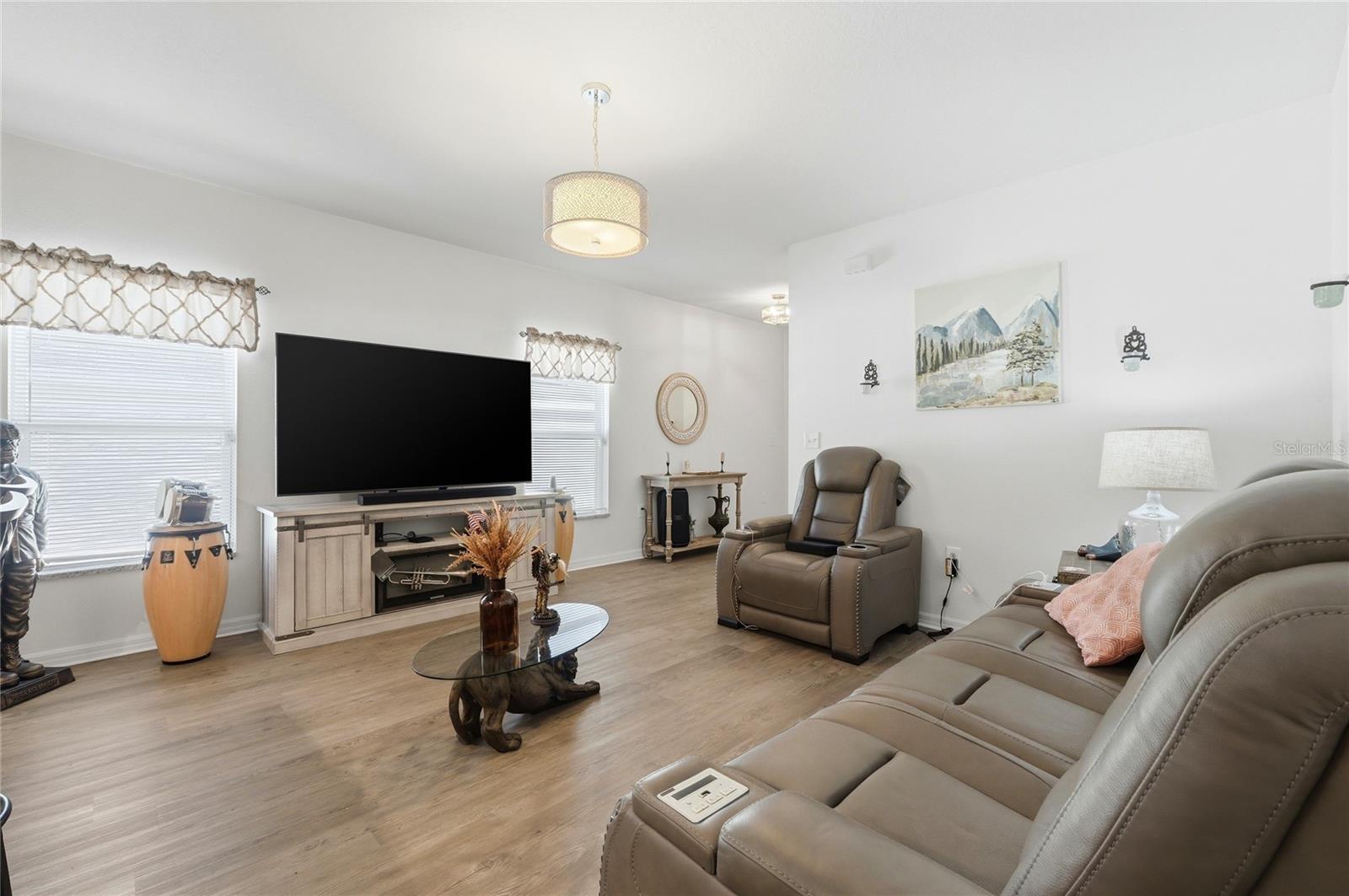 Image 5 of 50 For 125 Tanager Street