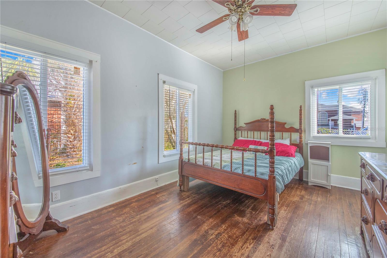 Image 14 of 32 For 107 1st Street