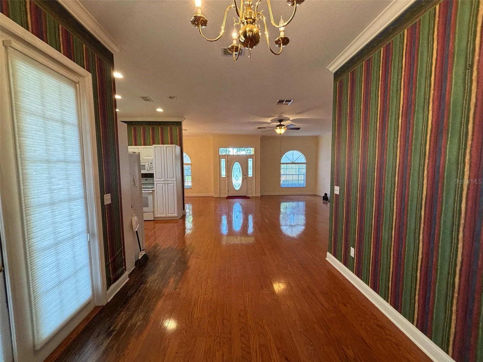 Image 5 of 21 For 205 Lake Region Boulevard S