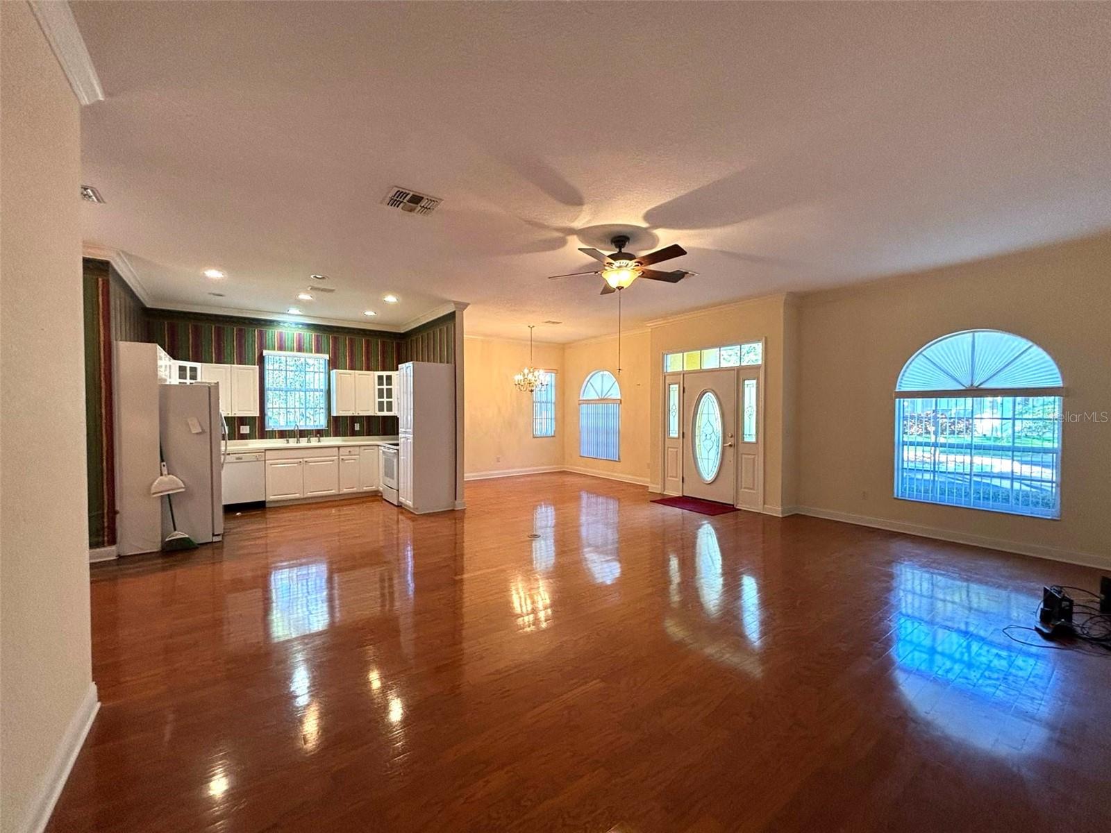 Image 8 of 21 For 205 Lake Region Boulevard S