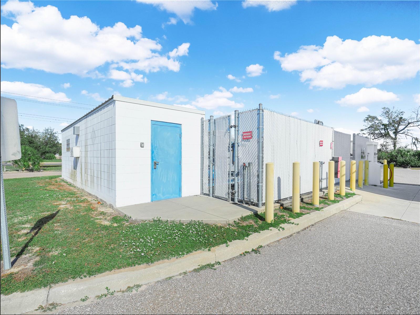 Image 3 of 10 For 1009 Canal Street