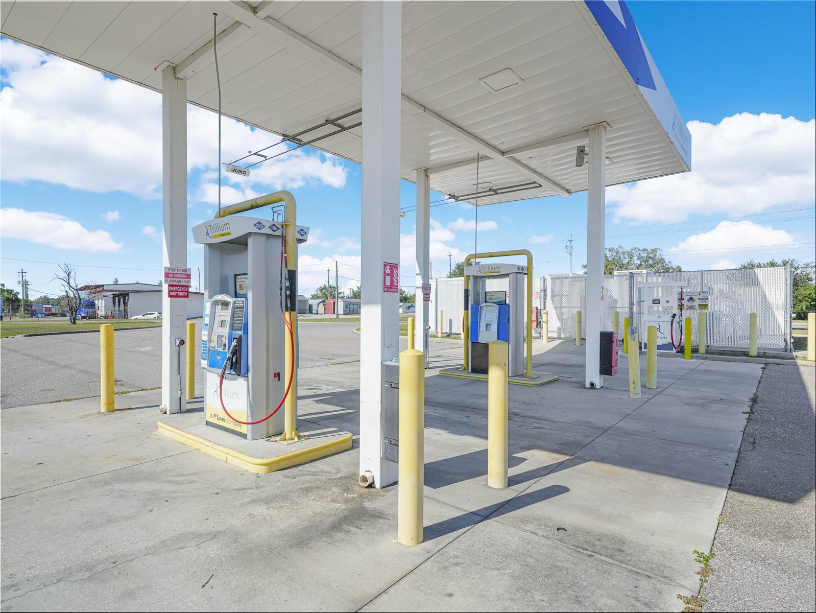 Image 4 of 10 For 1009 Canal Street