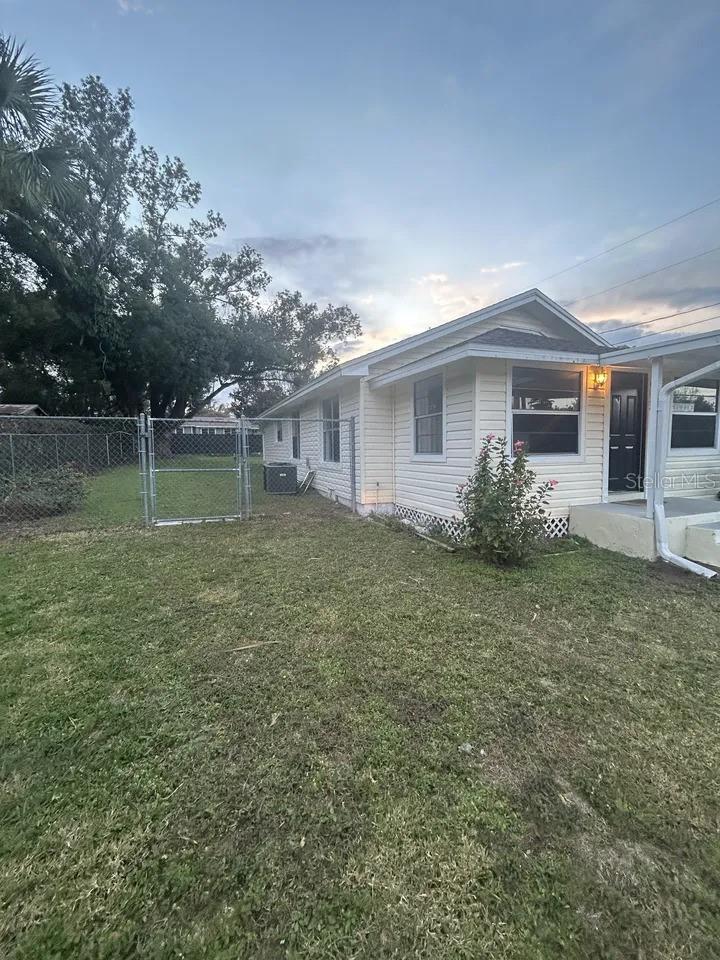 Image 6 of 18 For 5633 7th Street Se