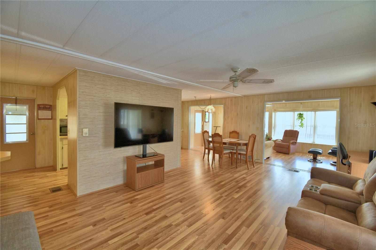 Image 17 of 71 For 4063 Rolling Oaks Drive