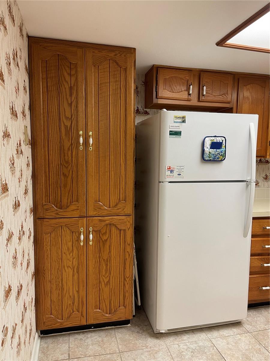 Image 12 of 49 For 39 Kimberly Court