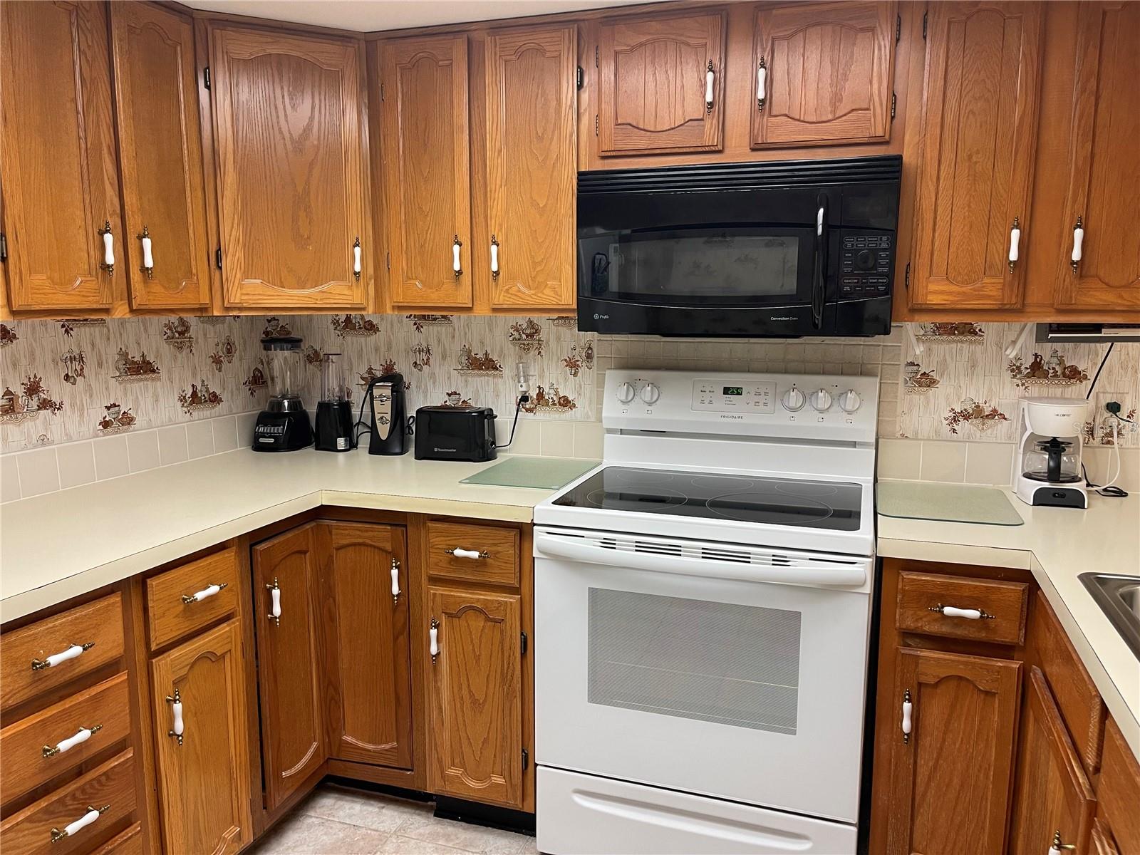 Image 14 of 49 For 39 Kimberly Court