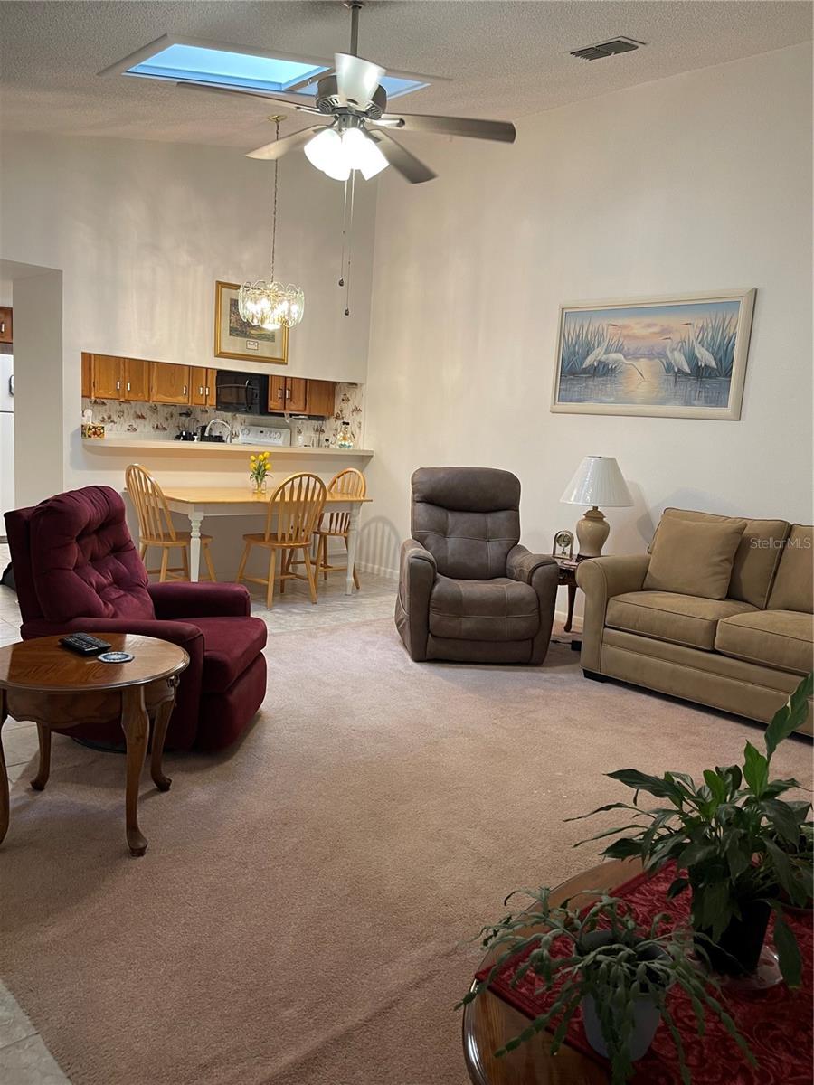 Image 19 of 49 For 39 Kimberly Court