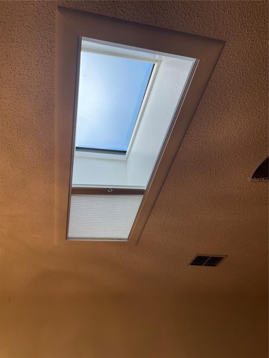 Image 34 of 49 For 39 Kimberly Court