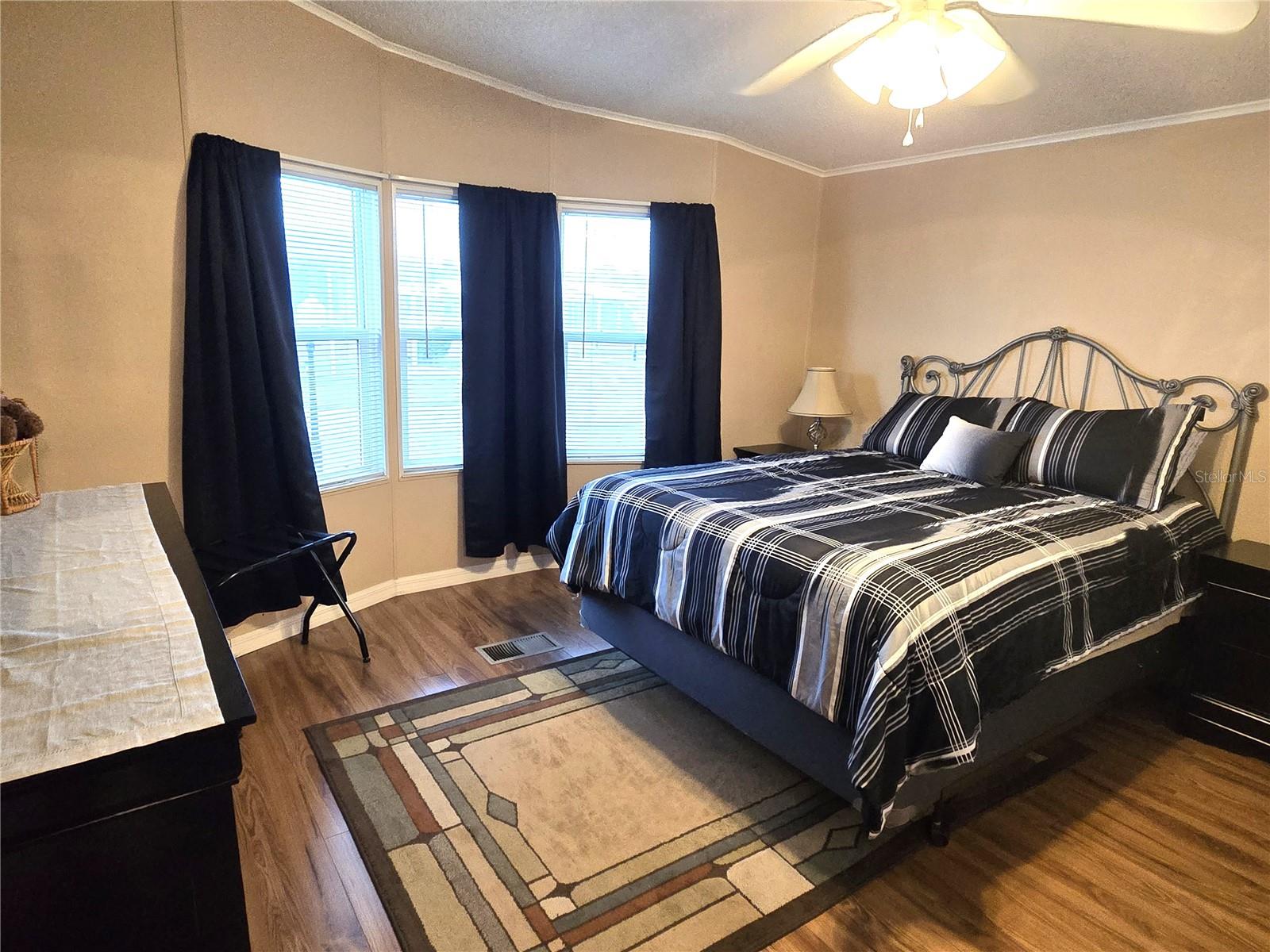 Image 28 of 76 For 264 Ramsgate Way