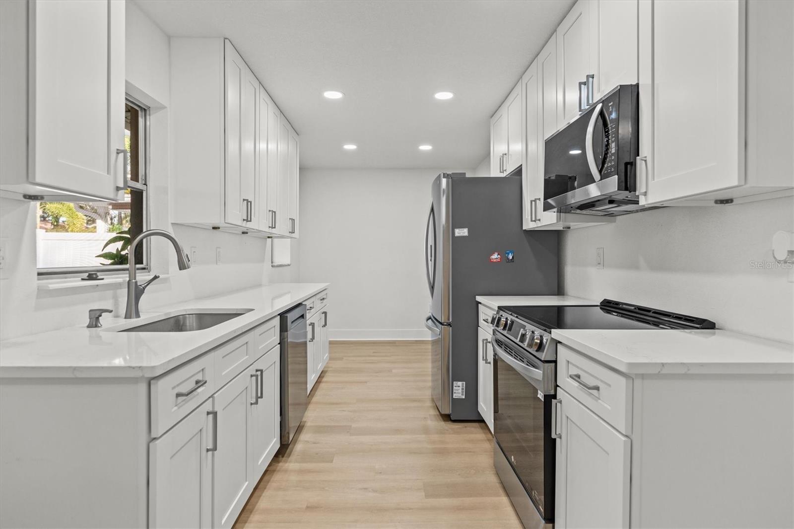 Image 10 of 30 For 7233 56th Avenue N