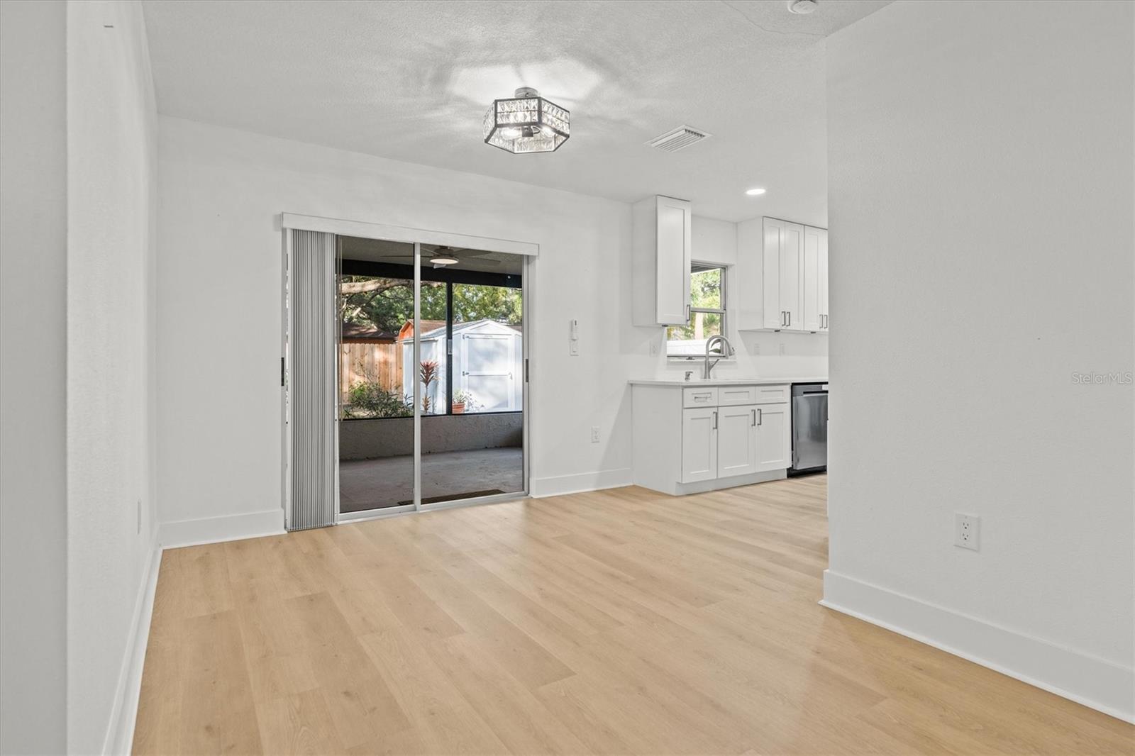 Image 7 of 30 For 7233 56th Avenue N