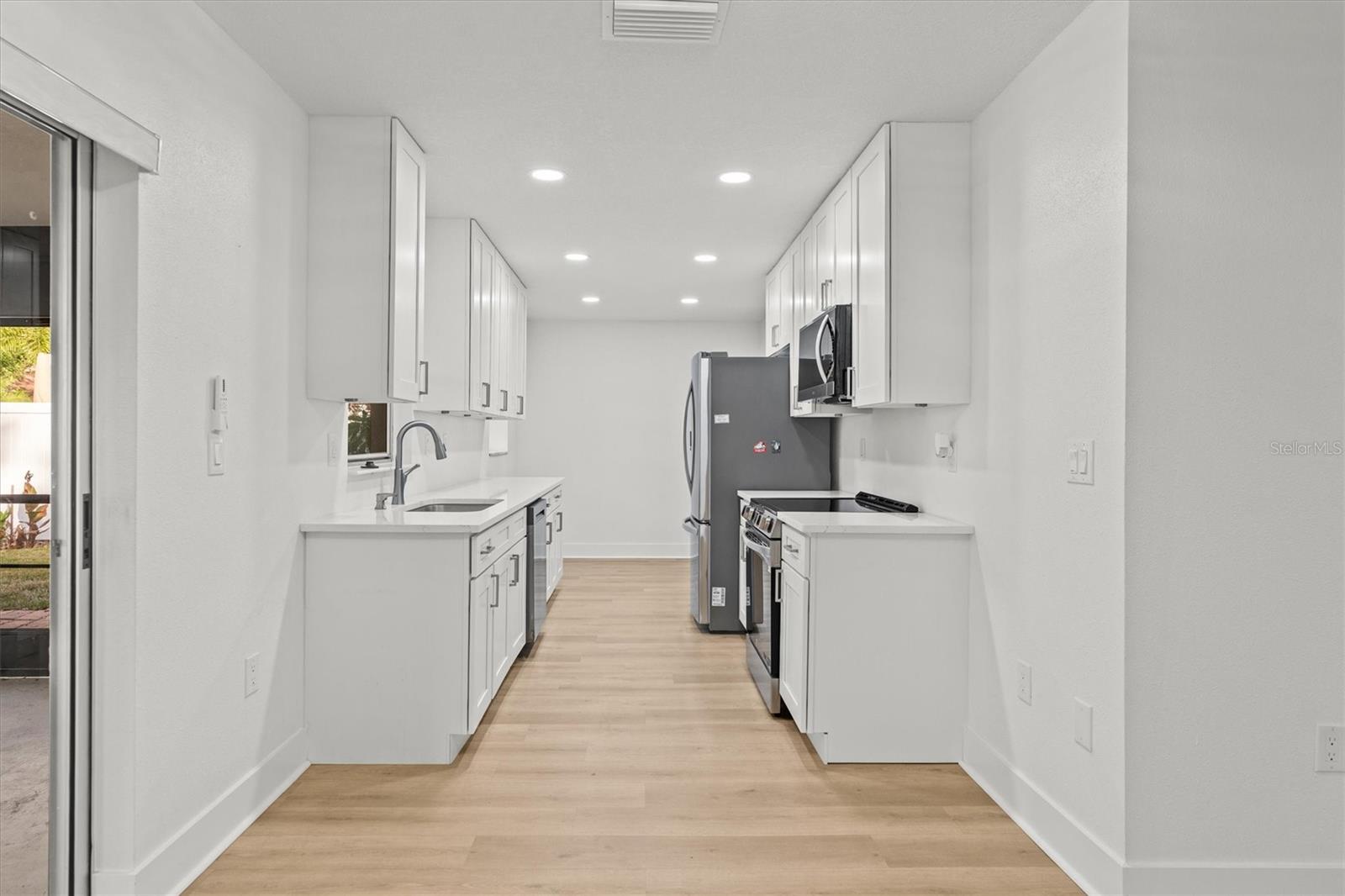 Image 8 of 30 For 7233 56th Avenue N