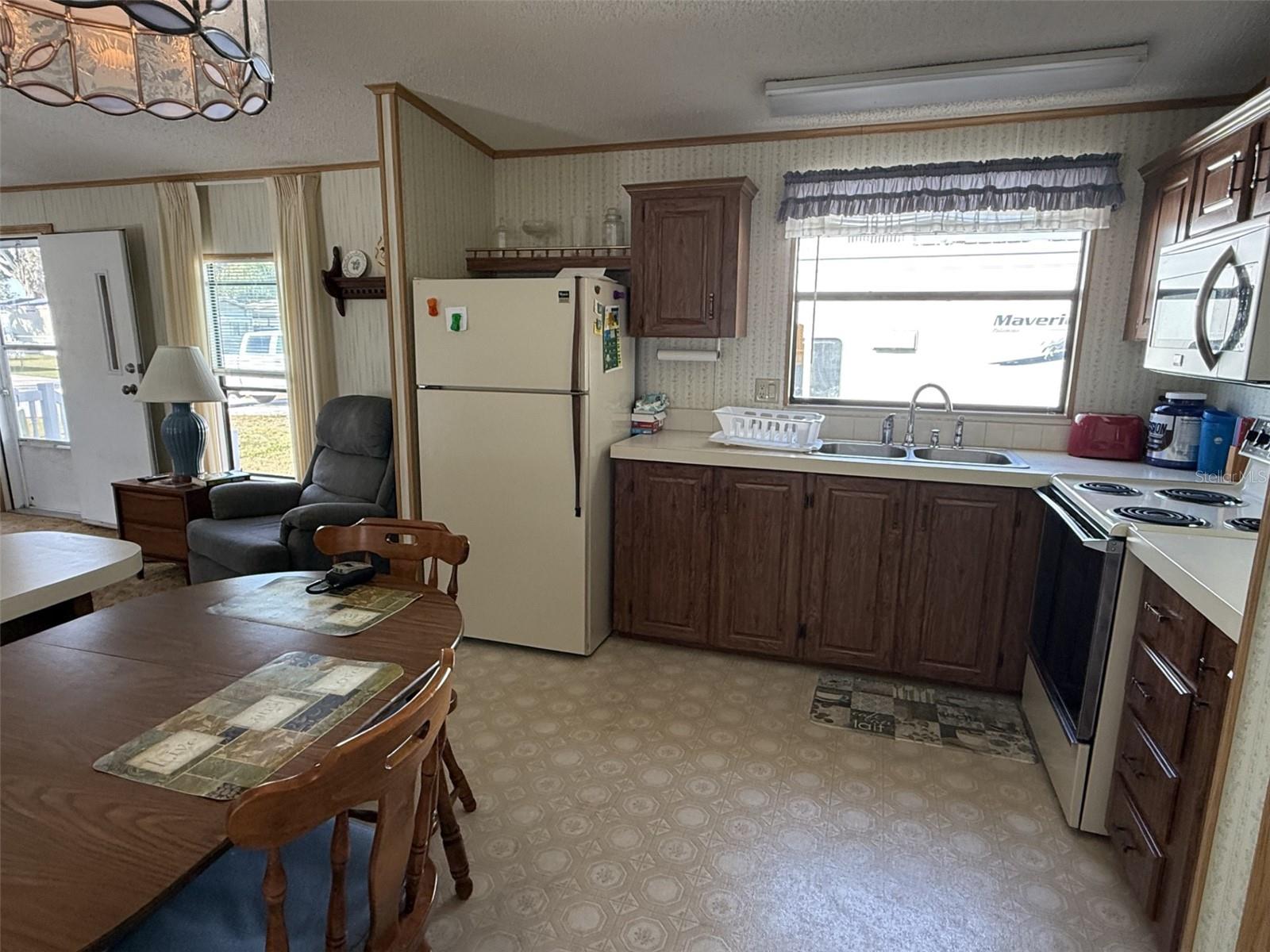 Image 18 of 73 For 1935 Regina Drive