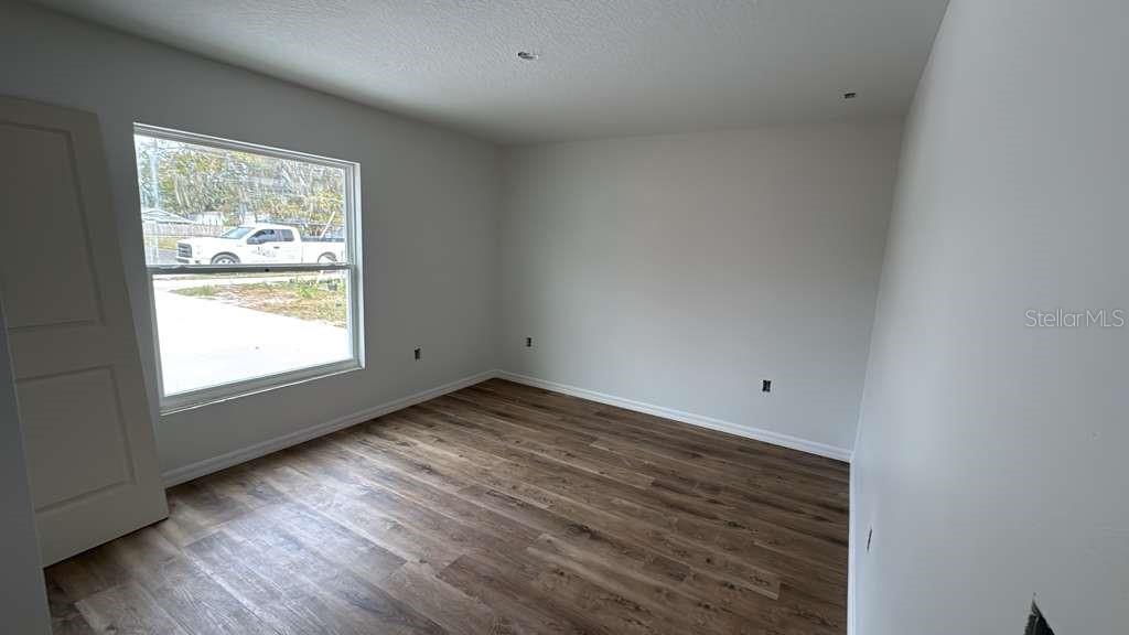 Image 5 of 13 For 2827 Eaton Avenue