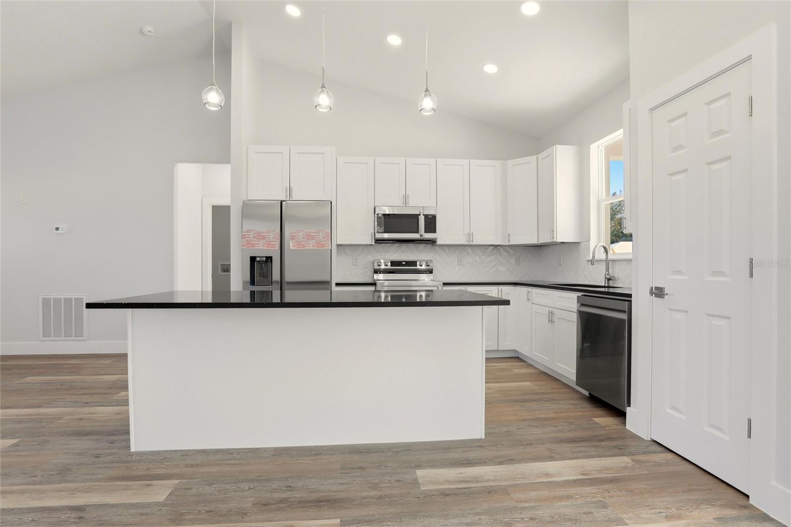 Image 7 of 30 For 3849 Citroen Drive