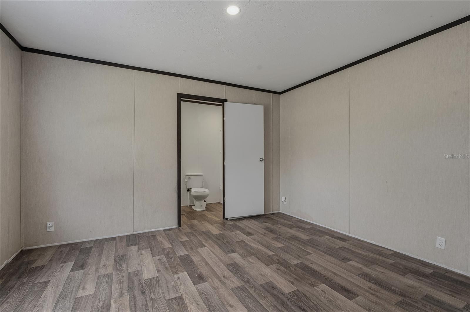 Image 11 of 40 For 126 2nd St  