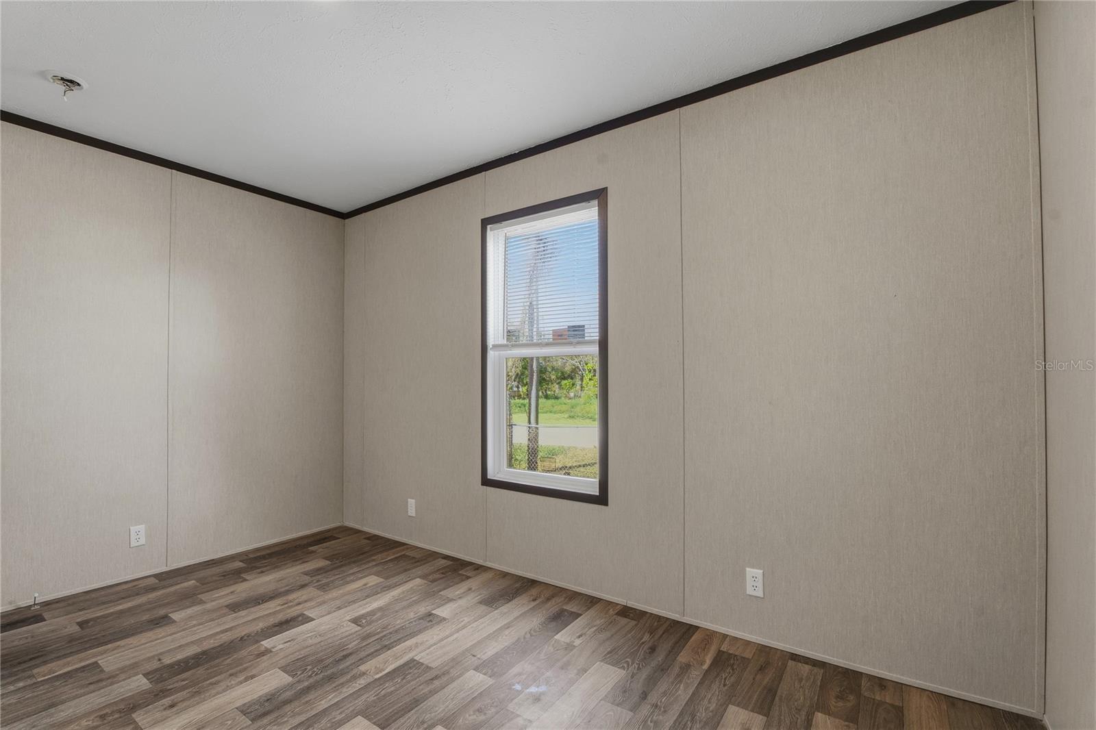 Image 17 of 40 For 126 2nd St  