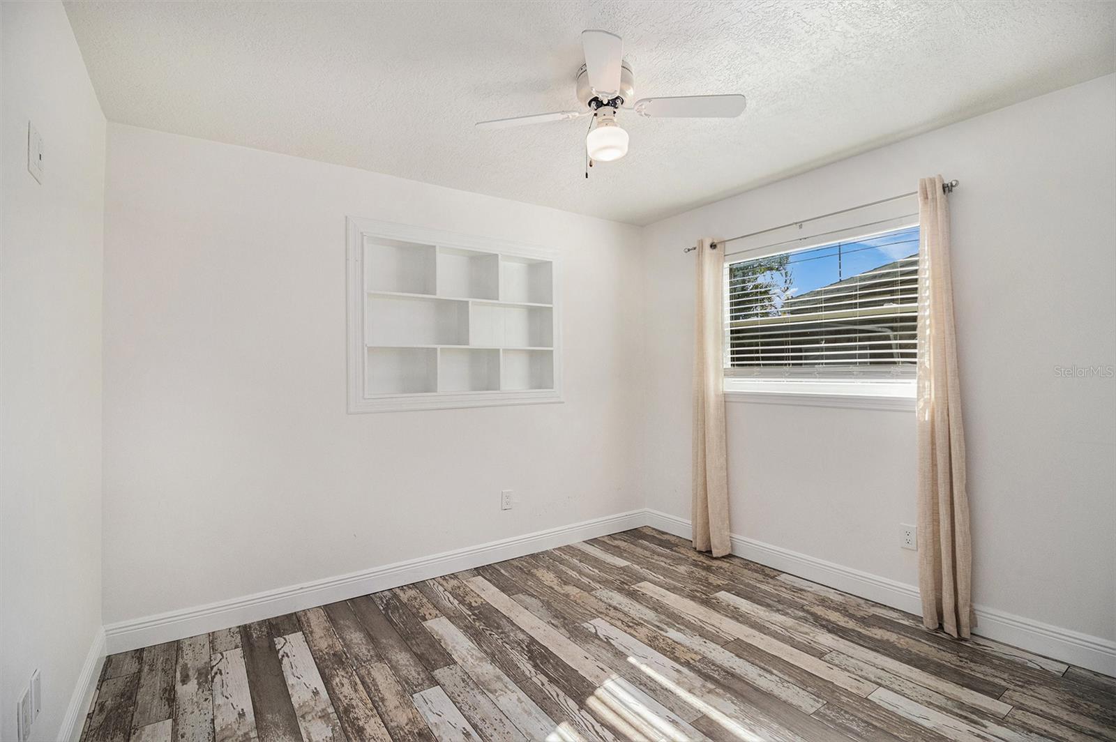 Image 10 of 19 For 581 Clarke Avenue