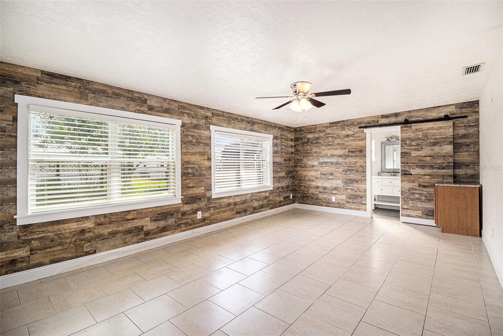 Image 14 of 19 For 581 Clarke Avenue