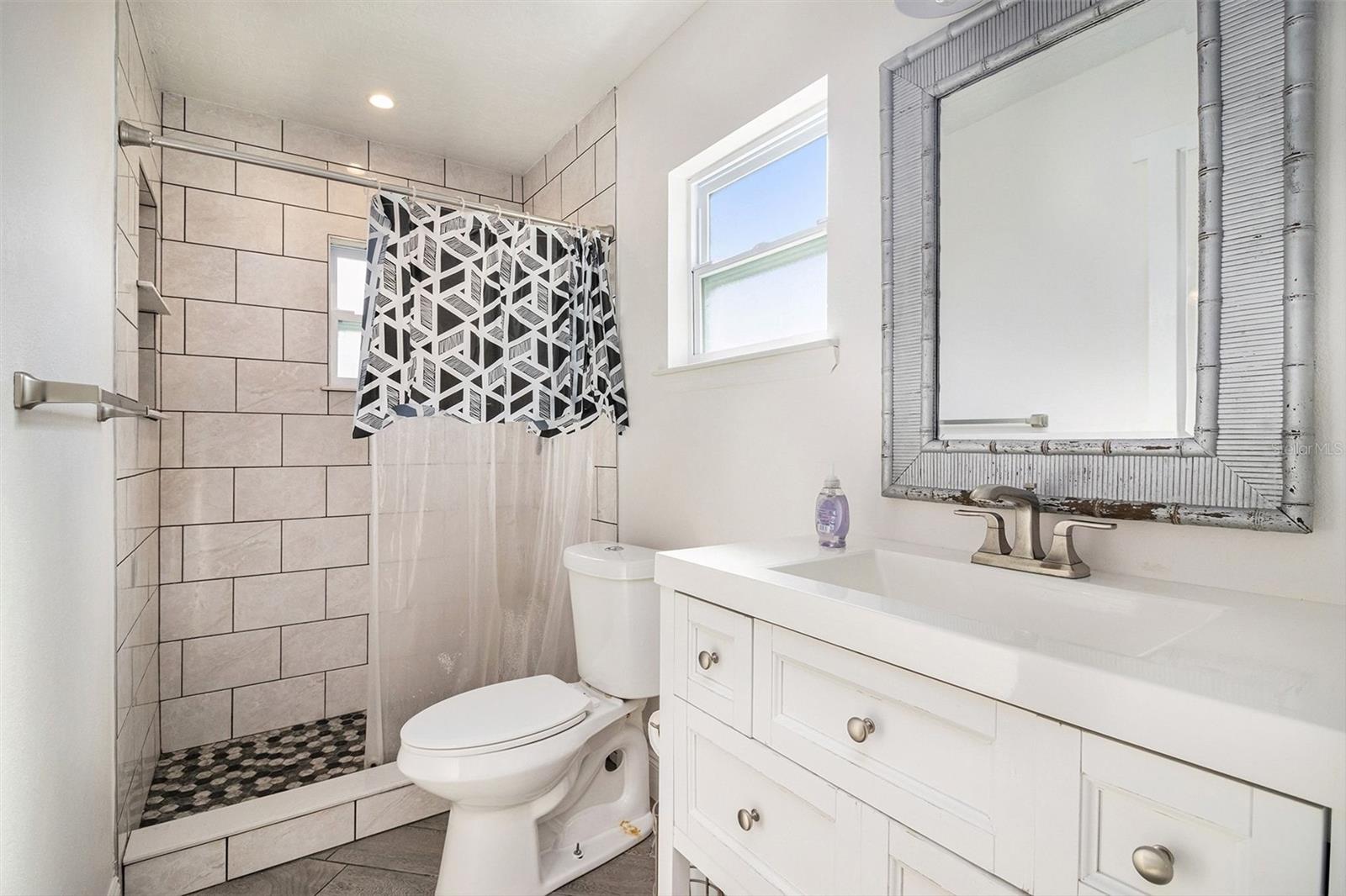 Image 16 of 19 For 581 Clarke Avenue