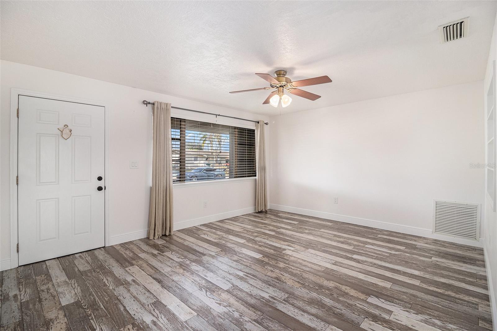 Image 3 of 19 For 581 Clarke Avenue