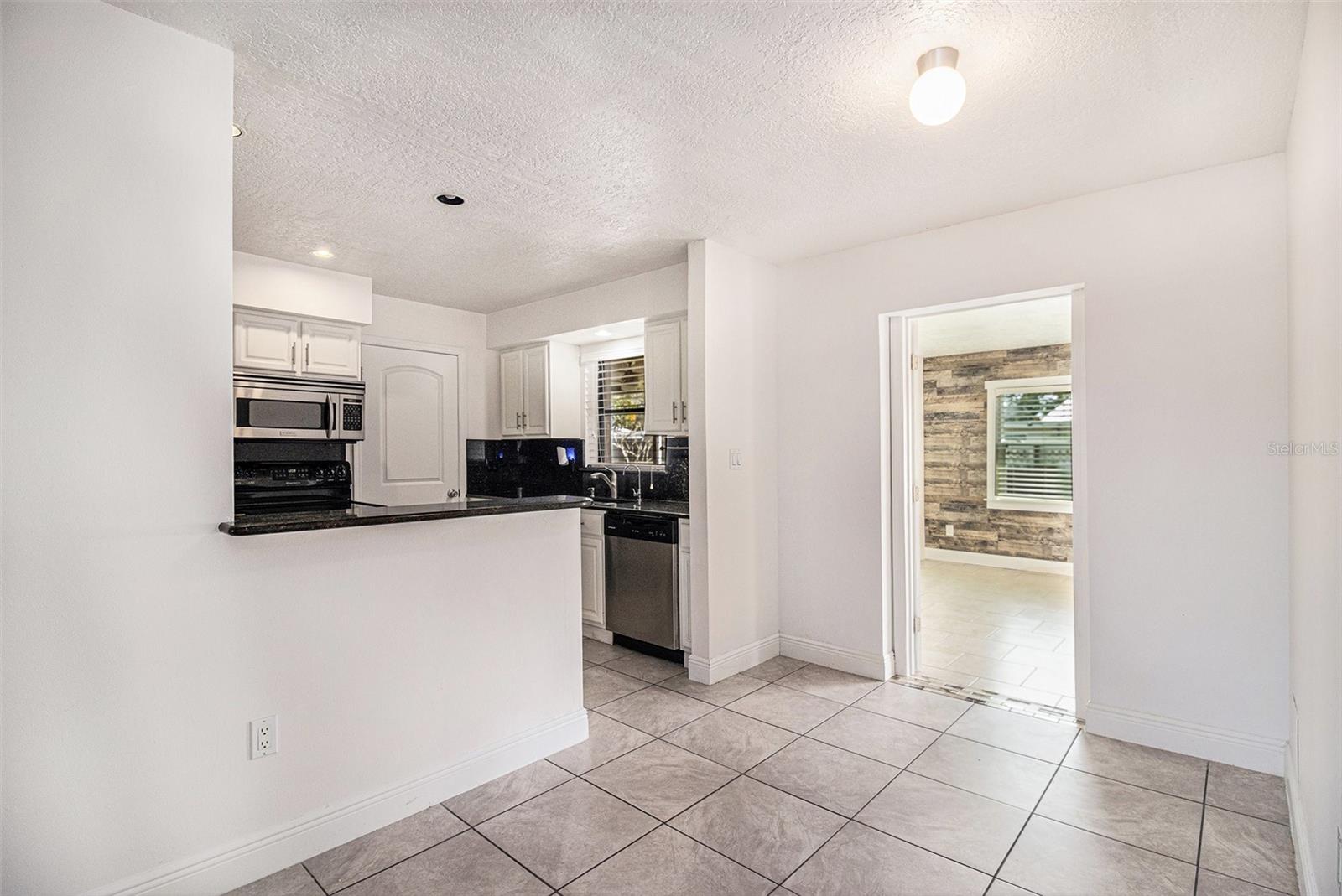 Image 5 of 19 For 581 Clarke Avenue