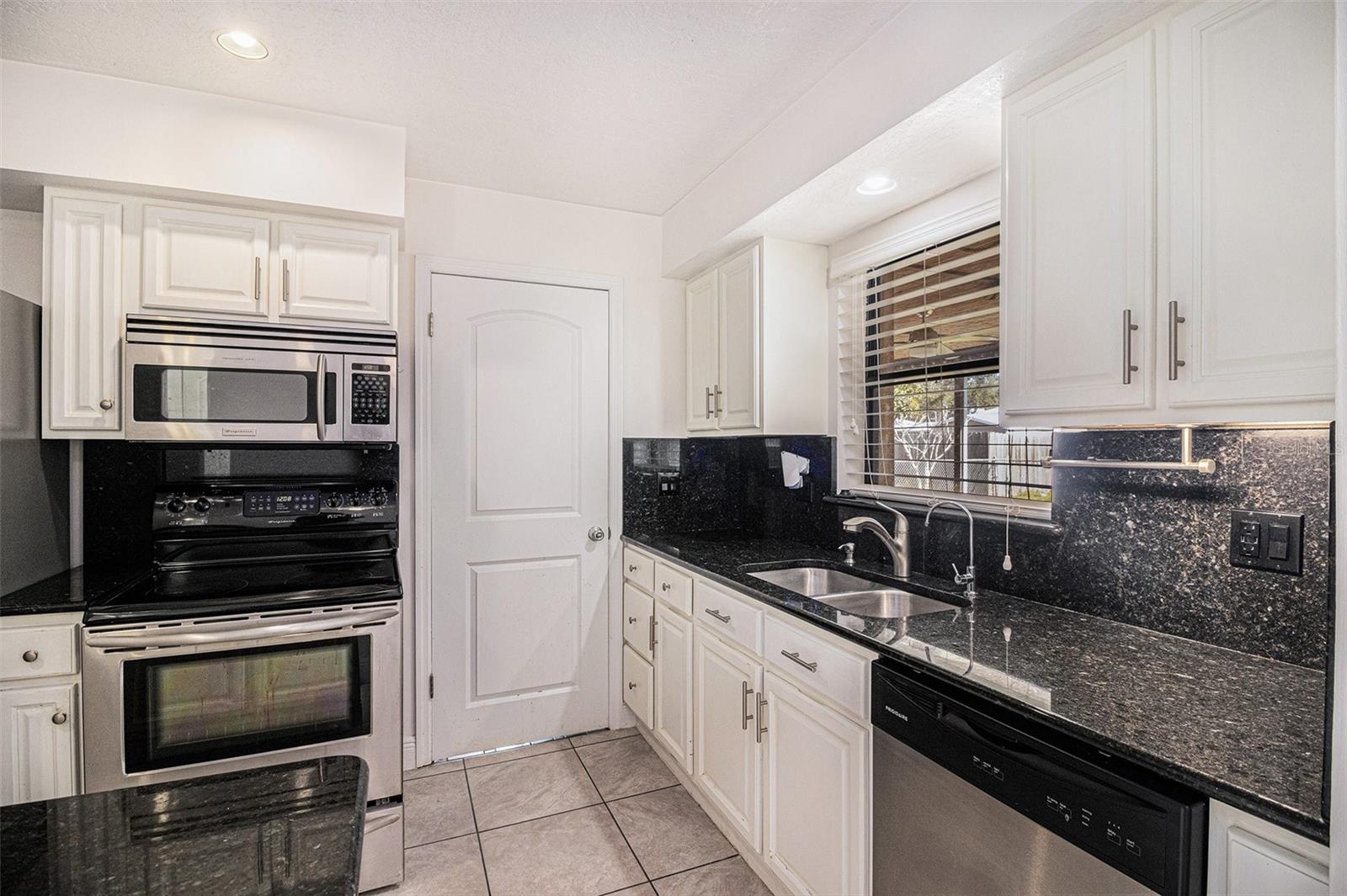 Image 6 of 19 For 581 Clarke Avenue