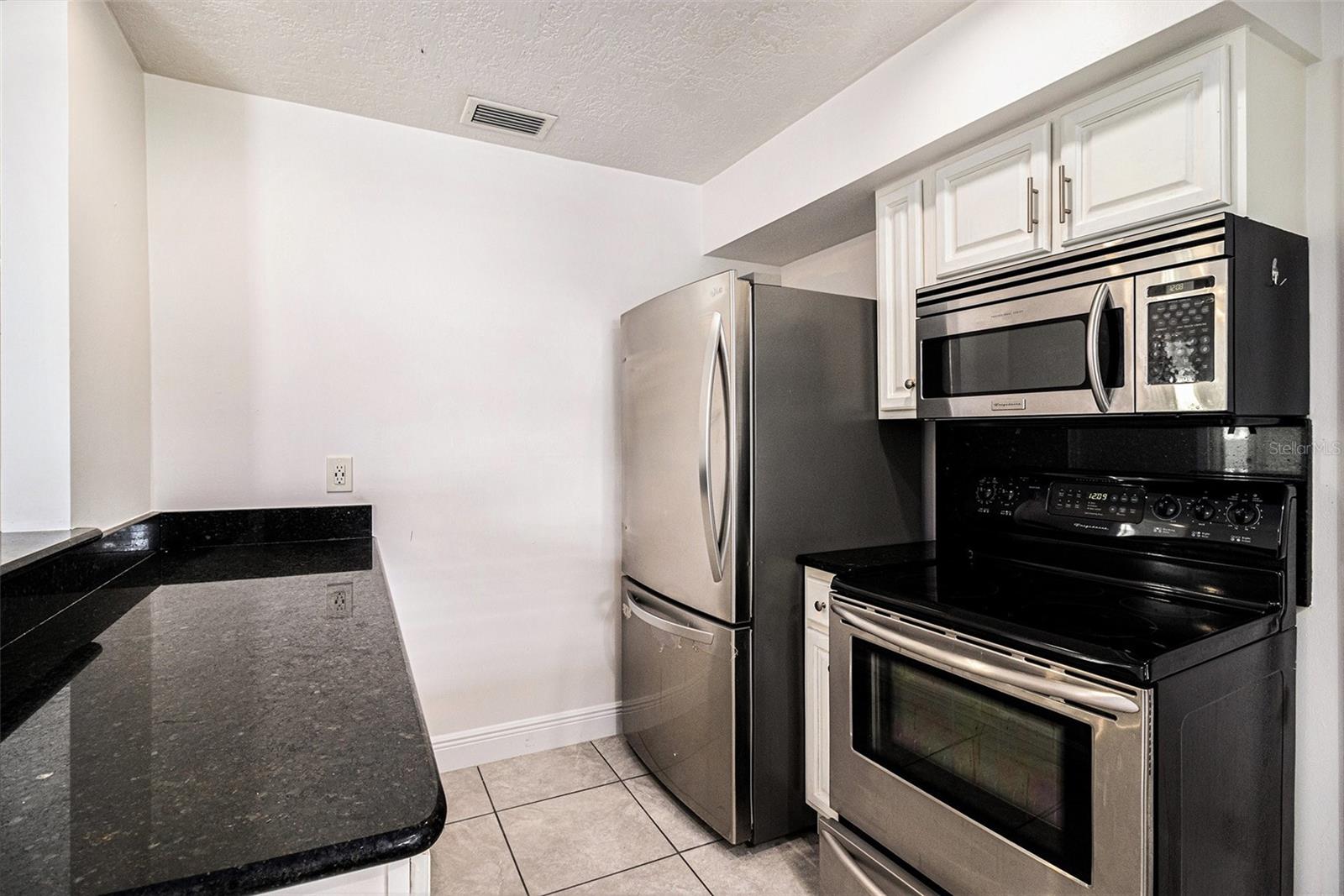 Image 7 of 19 For 581 Clarke Avenue