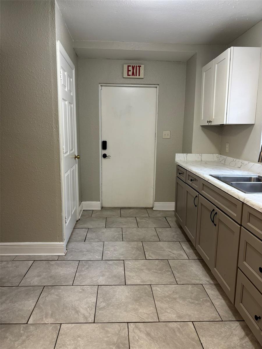 Image 20 of 21 For 1025 Main Street