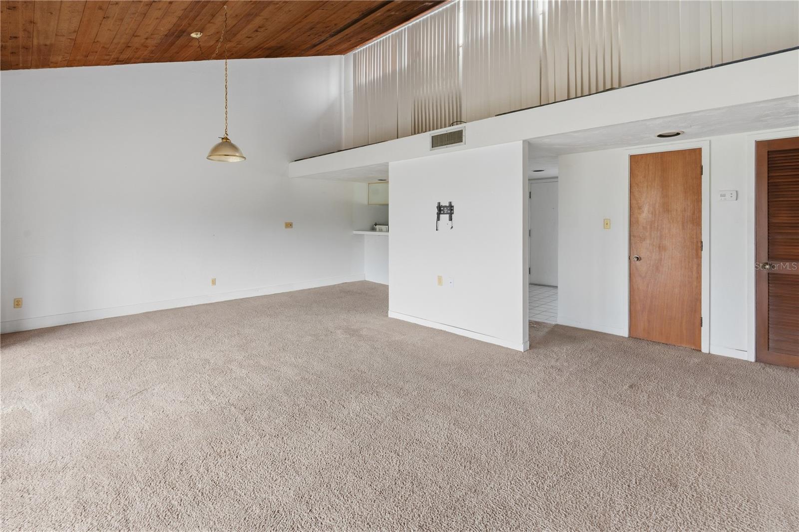 Image 10 of 21 For 2115 Corner Lake Drive E