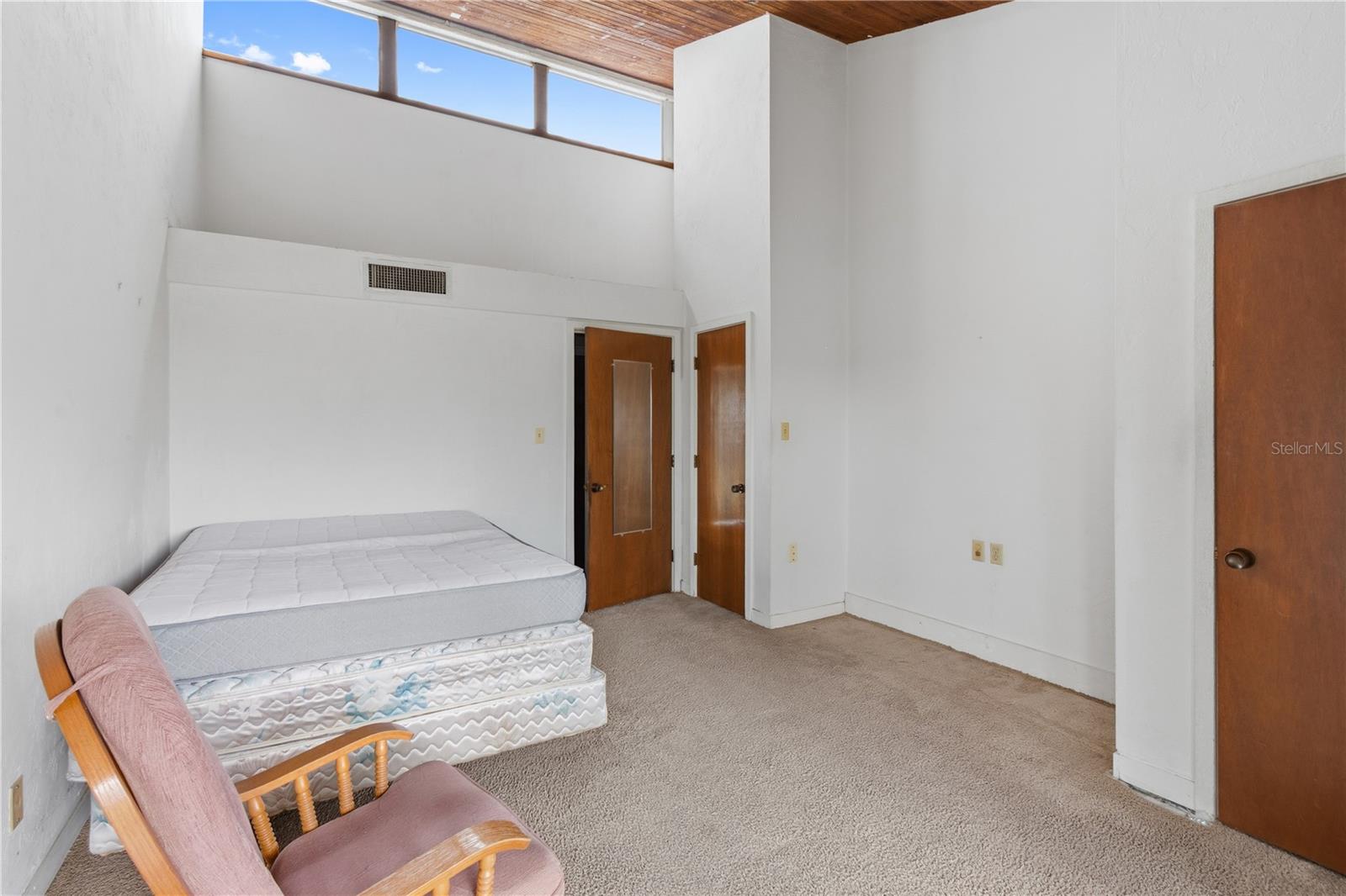 Image 18 of 21 For 2115 Corner Lake Drive E