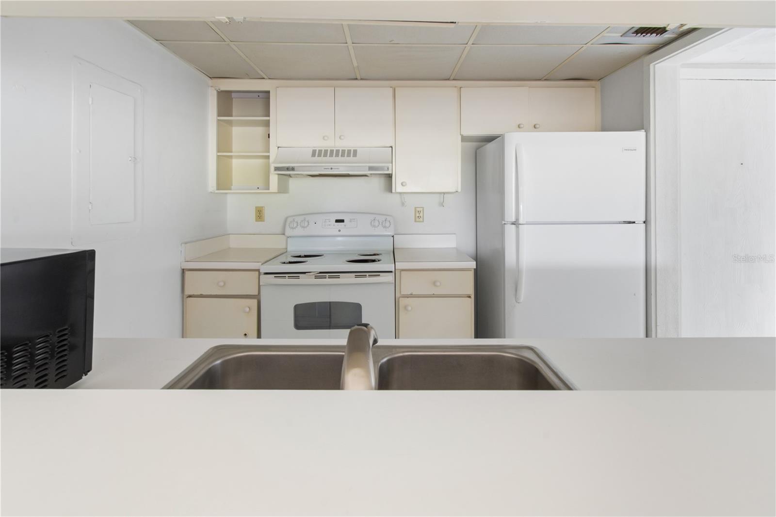 Image 3 of 21 For 2115 Corner Lake Drive E