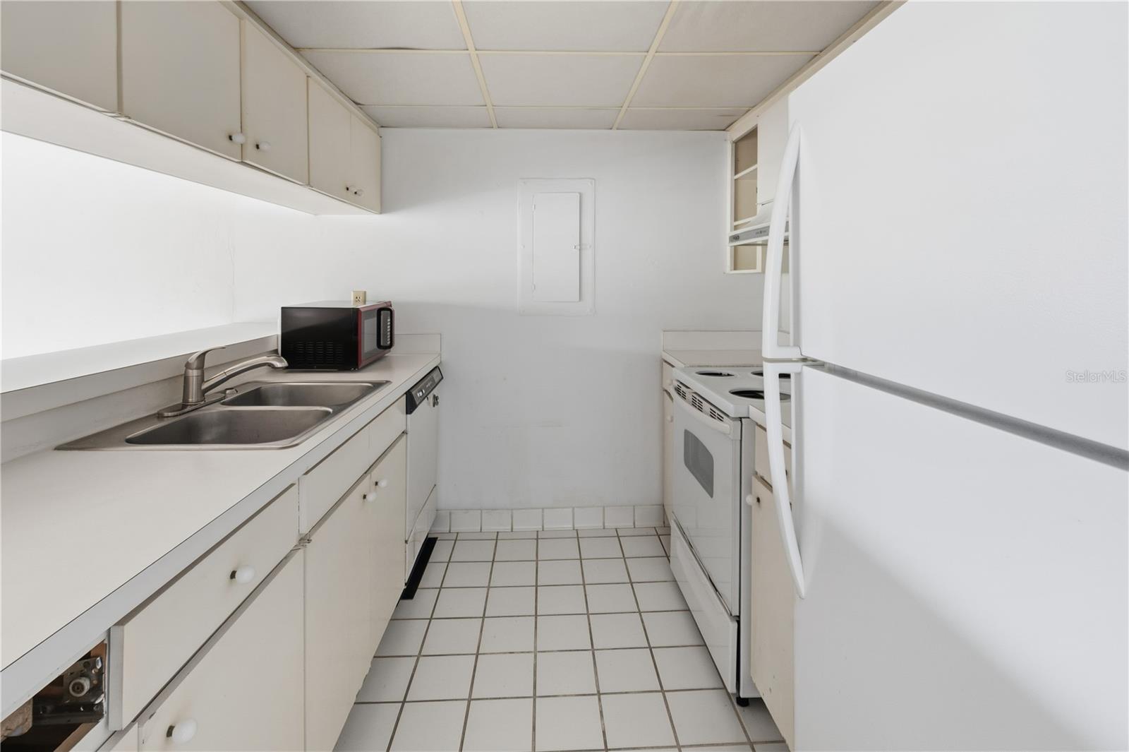 Image 5 of 21 For 2115 Corner Lake Drive E