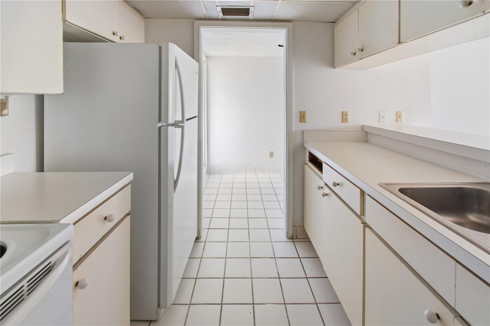 Image 6 of 21 For 2115 Corner Lake Drive E